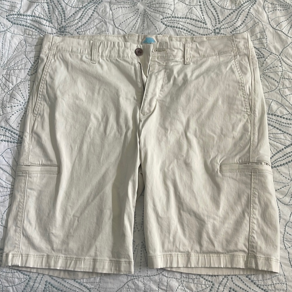 Tommy Bahama - 36 waist - off white men’s shorts